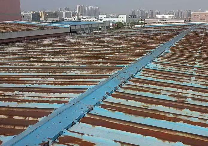 四川彩鋼瓦翻新一定要知道的，彩鋼瓦翻新不同生銹情況的施工方案